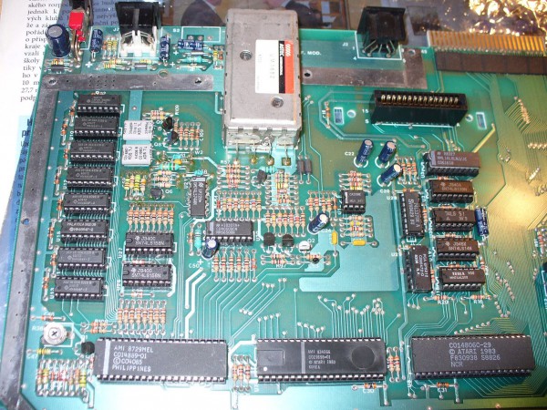 Atari 800XL board before modification