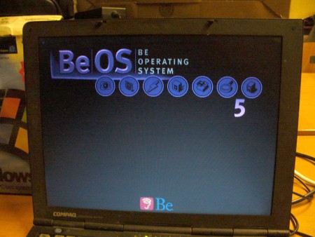 BeOS 5 is booting...